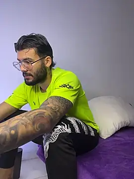 Snapshot of thedragonboyxxx chatting on February 9, 2026, 4:21 am thedragonboyxxx online show from February 9, 2026, 4:21 am