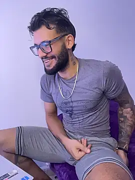 Snapshot of thedragonboyxxx chatting on December 18, 2025, 4:06 am thedragonboyxxx online show from December 18, 2025, 4:06 am