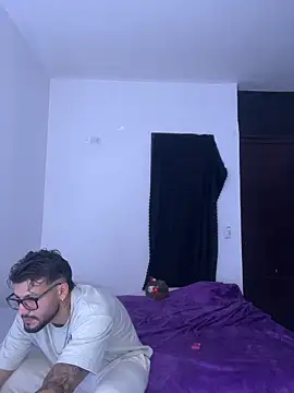 Snapshot of thedragonboyxxx chatting on December 23, 2025, 4:01 am thedragonboyxxx online show from December 23, 2025, 4:01 am