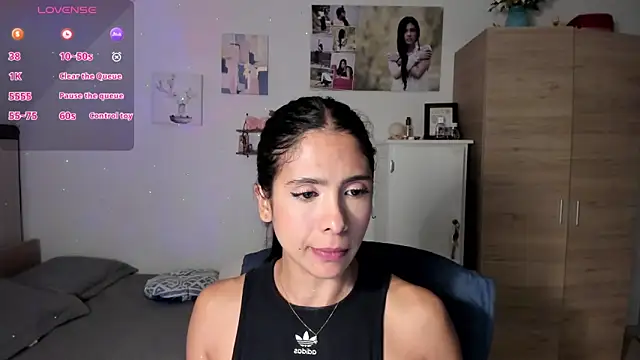 Snapshot of VEROSlen- chatting on February 12, 2026, 1:27 am VEROSlen- online show from February 12, 2026, 1:27 am