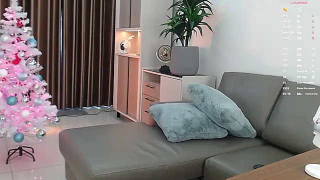 HloeChic online show from December 20, 2025, 8:17 am