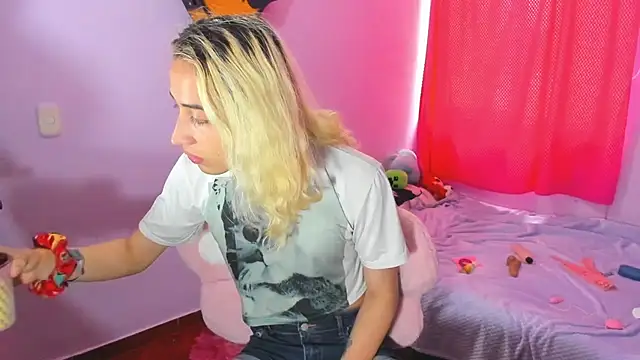 Elis-Darling online show from February 6, 2026, 9:44 pm