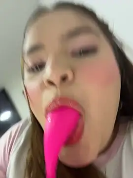 melanie hh1 online show from December 20, 2025, 5:54 am