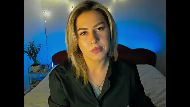 Roxi Joy online show from January 18, 2026, 5:27 pm