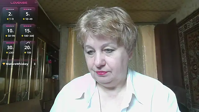 Snapshot of Casey_peach chatting on April 8, 2026, 6:15 am Casey peach online show from April 8, 2026, 6:15 am