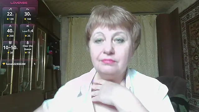 Snapshot of Casey_peach chatting on April 8, 2026, 6:20 pm Casey peach online show from April 8, 2026, 6:20 pm