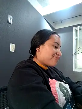 Venuz Rivers  online show from December 16, 2025, 3:38 pm