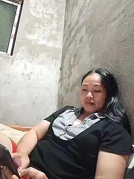 Maikha08 online show from April 13, 2026, 2:32 pm