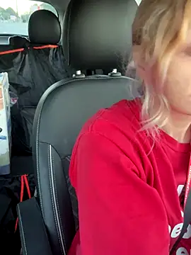 lindzybella online show from September 28, 2025, 11:50 am