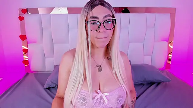 CamilleJuicy  online show from May 12, 2026, 12:55 pm