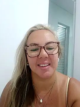 Pamelamilf online show from January 13, 2026, 3:38 pm