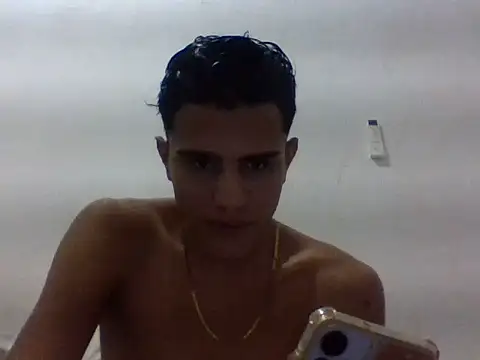 Snapshot of ares2005bb chatting on January 15, 2026, 4:05 am ares2005bb online show from January 15, 2026, 4:05 am