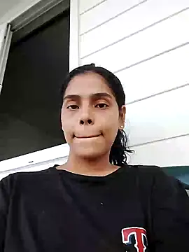 Snapshot of Emily_hot26 chatting on December 20, 2025, 9:39 pm Emily hot26 online show from December 20, 2025, 9:39 pm