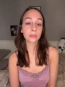 Snapshot of ChiaraSommer chatting on April 14, 2026, 4:23 pm ChiaraSommer online show from April 14, 2026, 4:23 pm