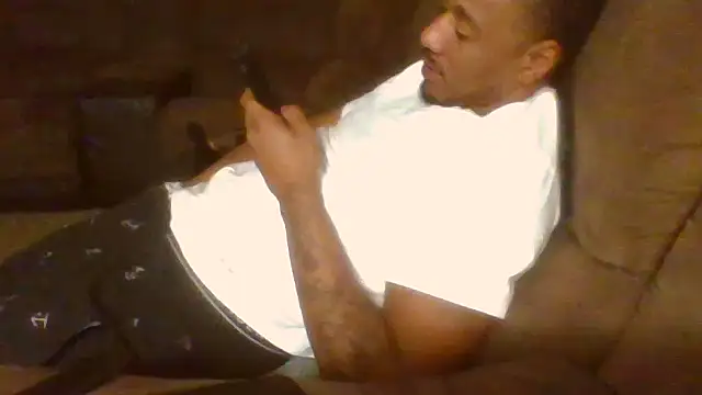 Snapshot of KingDes55 chatting on February 25, 2026, 12:44 am KingDes55 online show from February 25, 2026, 12:44 am