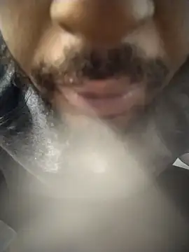 Snapshot of AverageAnt_ chatting on February 28, 2026, 3:33 pm AverageAnt online show from February 28, 2026, 3:33 pm