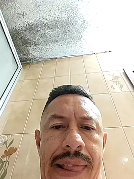 Snapshot of L_hotcream chatting on April 7, 2026, 9:55 am L hotcream online show from April 7, 2026, 9:55 am