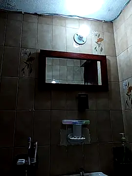 Snapshot of L_hotcream chatting on March 29, 2026, 12:45 am L hotcream online show from March 29, 2026, 12:45 am