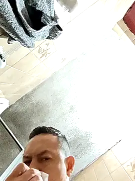 Snapshot of L_hotcream chatting on March 11, 2026, 11:26 am L hotcream online show from March 11, 2026, 11:26 am