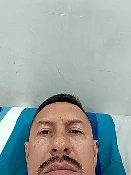 Snapshot of L_hotcream chatting on April 15, 2026, 12:49 am L hotcream online show from April 15, 2026, 12:49 am