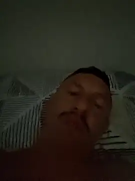 Snapshot of L_hotcream chatting on March 21, 2026, 4:35 am L hotcream online show from March 21, 2026, 4:35 am