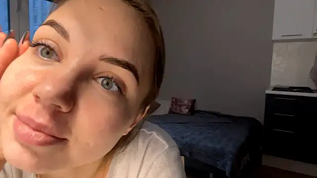 Snapshot of AliceQueenGirl chatting on January 9, 2026, 12:45 pm AliceQueenGirl online show from January 9, 2026, 12:45 pm