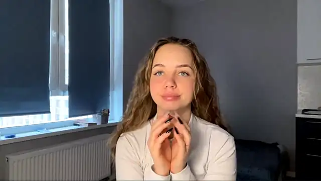 Snapshot of AliceQueenGirl chatting on January 15, 2026, 9:01 am AliceQueenGirl online show from January 15, 2026, 9:01 am