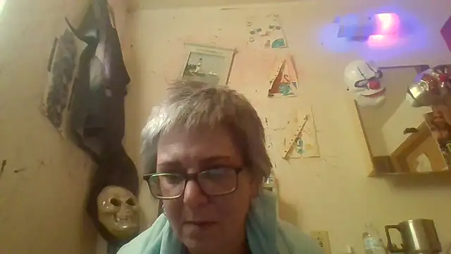 Snapshot of becky1111 chatting on April 12, 2026, 1:47 pm becky1111 online show from April 12, 2026, 1:47 pm