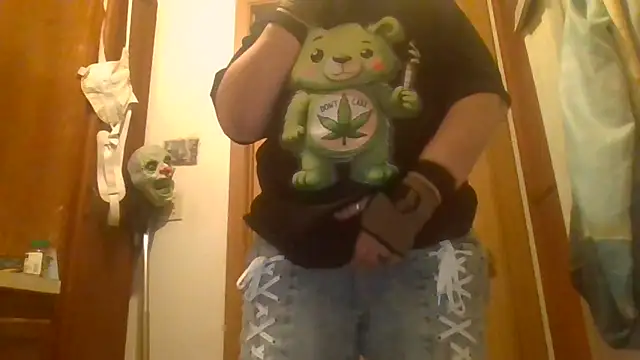 Snapshot of becky1111 chatting on April 12, 2026, 1:42 am becky1111 online show from April 12, 2026, 1:42 am