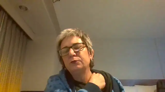 Snapshot of becky1111 chatting on April 15, 2026, 9:26 am becky1111 online show from April 15, 2026, 9:26 am