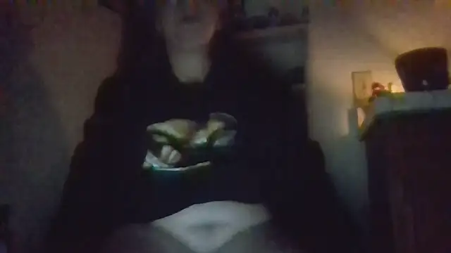 Snapshot of becky1111 chatting on April 11, 2026, 9:02 am becky1111 online show from April 11, 2026, 9:02 am