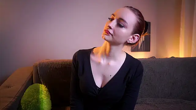 Snapshot of BeckiMacreno chatting on December 22, 2025, 11:54 am BeckiMacreno online show from December 22, 2025, 11:54 am