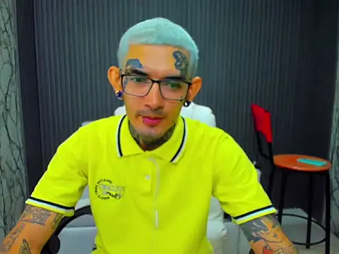 Boy tatto77 online show from December 17, 2025, 8:25 pm