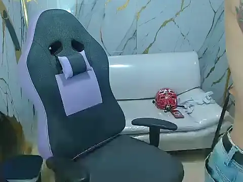 Boy tatto77 online show from January 11, 2026, 4:14 pm