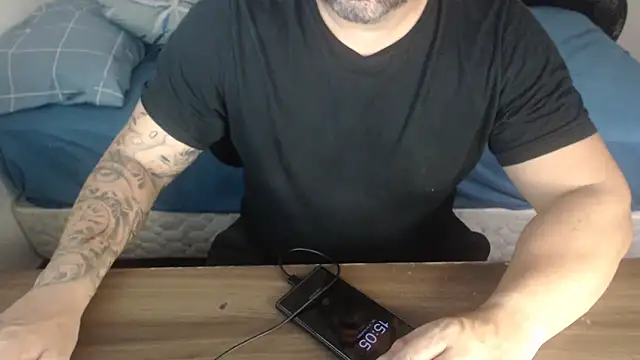 Snapshot of drlluis chatting on February 17, 2026, 6:05 pm drlluis online show from February 17, 2026, 6:05 pm