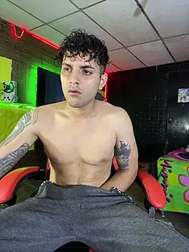 JustynAle2025 online show from April 28, 2026, 4:39 am