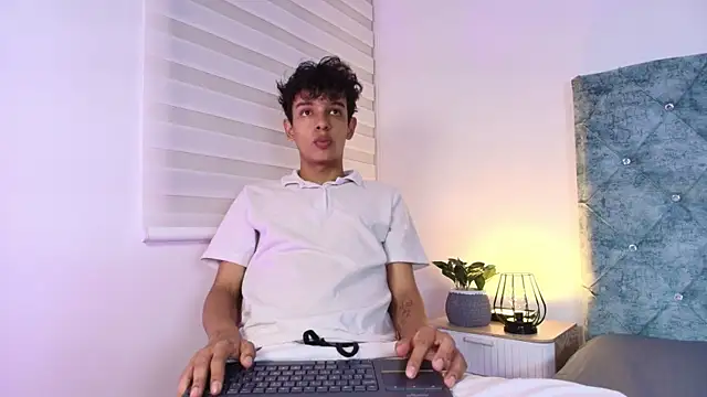 maxfrost 1 online show from January 7, 2026, 7:19 pm