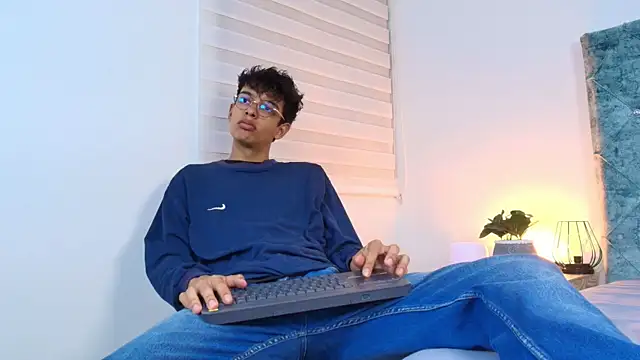 maxfrost 1 online show from January 12, 2026, 7:20 pm