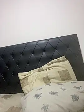 Nini  online show from April 1, 2026, 9:23 pm