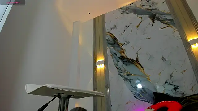 MiaLuxxi online show from April 20, 2026, 9:38 pm