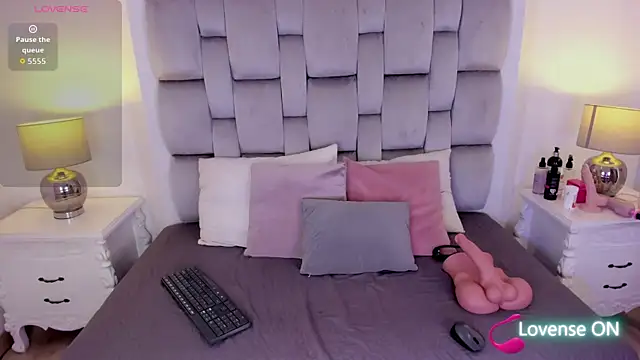 amber  ferrera online show from April 15, 2026, 7:40 pm