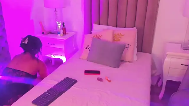 amber  ferrera online show from February 5, 2026, 11:39 am