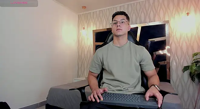 Snapshot of Noah_Clarkk chatting on March 1, 2026, 3:56 pm Noah Clarkk online show from March 1, 2026, 3:56 pm