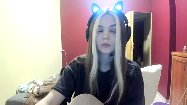 LunaAngell online show from December 21, 2025, 11:16 pm