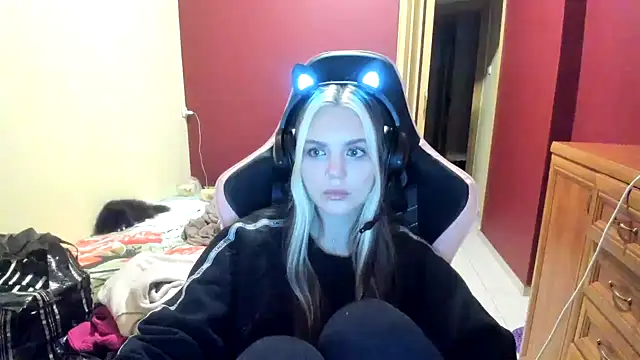 LunaAngell online show from January 14, 2026, 11:30 pm