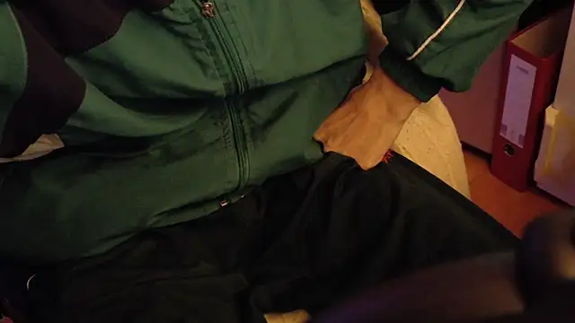 Gay-Versaut online show from December 22, 2025, 8:09 pm