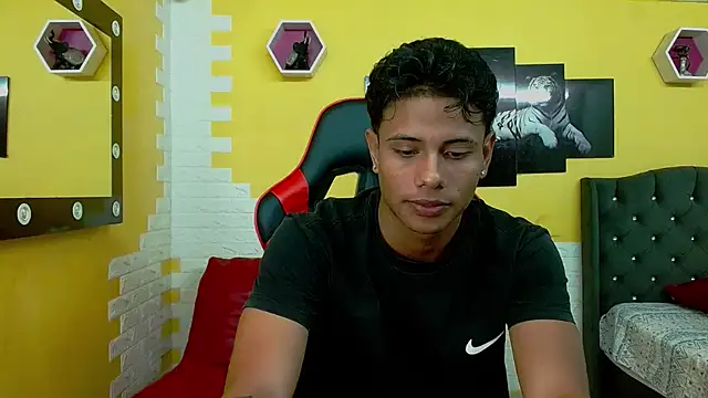 Snapshot of andrew_myersx chatting on January 6, 2026, 2:48 am andrew myersx online show from January 6, 2026, 2:48 am