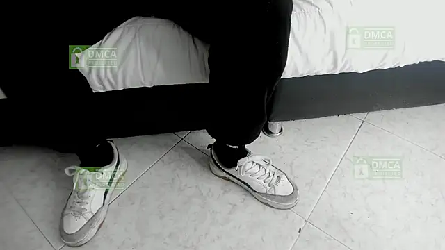 Ink Hung online show from December 23, 2025, 1:49 am