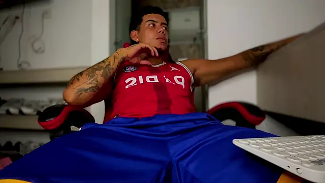 Snapshot of Jeyzd25 chatting on February 16, 2026, 2:21 am Jeyzd25 online show from February 16, 2026, 2:21 am