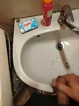 BHugo85269 online show from April 9, 2026, 3:07 pm